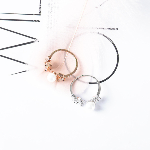 Elegáns, gyöngyökkel és kövekkel díszített női gyűrű két színben