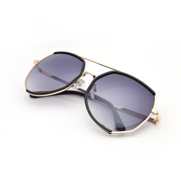 Κομψά γυαλιά ηλίου σε διάφορα χρώματα κατάλληλα για άνδρες και γυναίκες