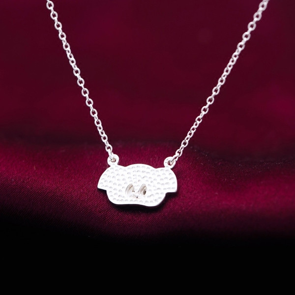 Colier de dama actual cu element de culoare argintie