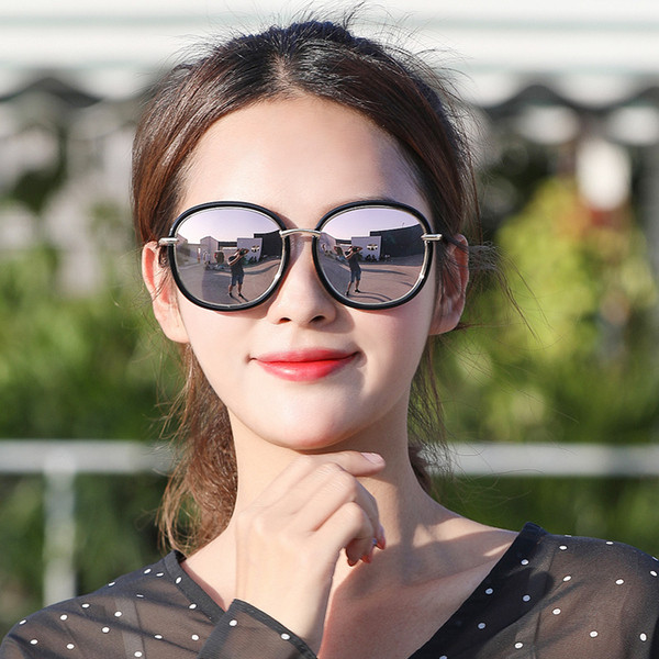 Női napszemüveg tükrös lencsékkel, kerek formával több színben