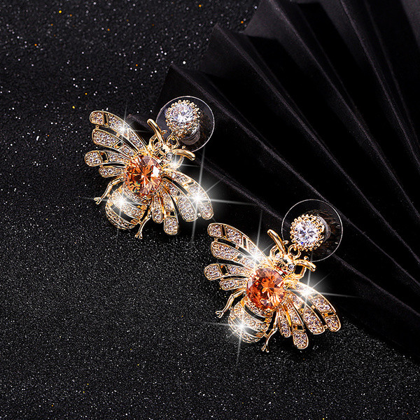 Cercei eleganti de dama cu pietre de culoare aurie