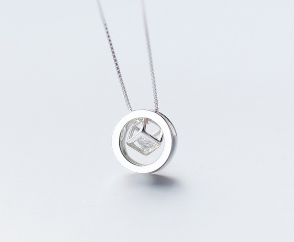 Colier de dama cu pietre de culoare argintie