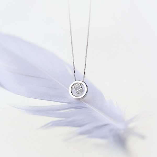 Colier de dama cu pietre de culoare argintie