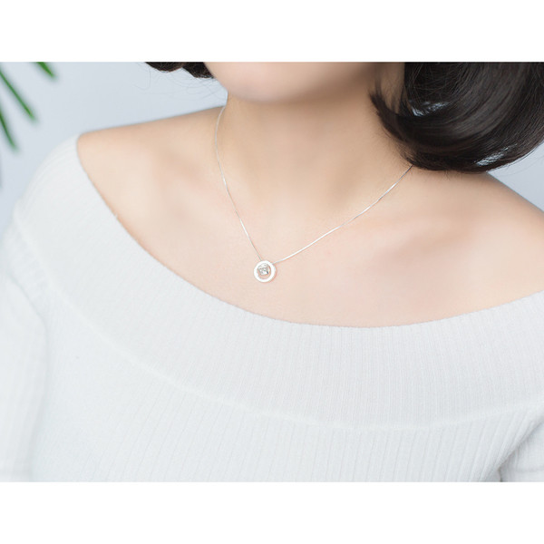 Colier de dama cu pietre de culoare argintie