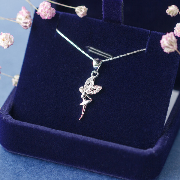 Alkalmi női nyaklánc kövekkel, ezüst színben