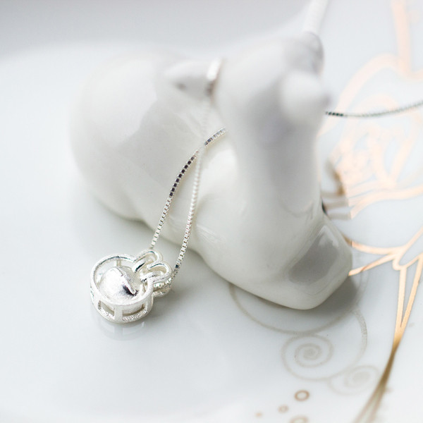 Colier modern pentru femei de culoare argintie