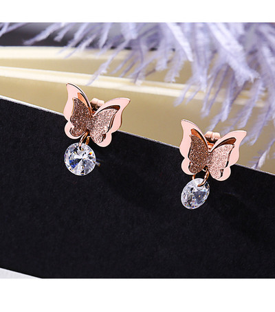 Γυναικεία σκουλαρίκια σε χρυσό χρώμα με κρεμαστό κόσμημα