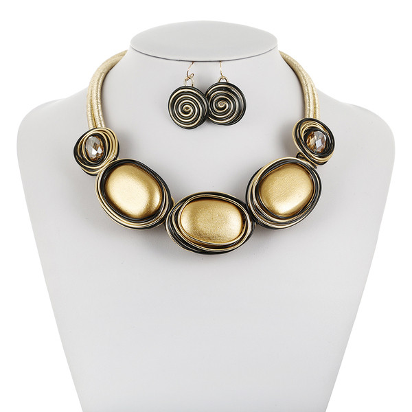 Set modern pentru femei din două părți - cercei și colier