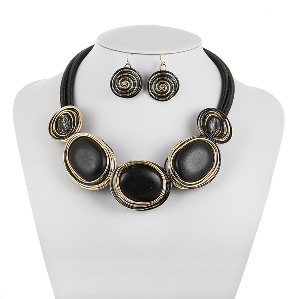 Set modern pentru femei din două părți - cercei și colier