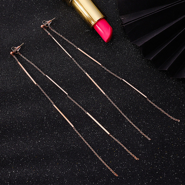 Modern női hosszú fülbevaló arany színben