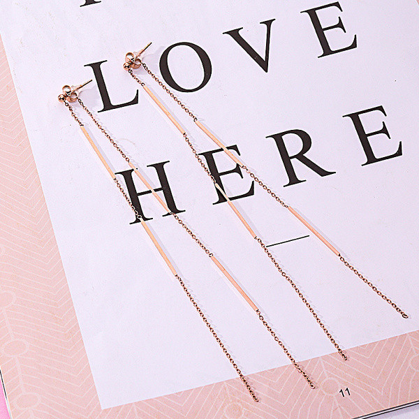 Modern női hosszú fülbevaló arany színben