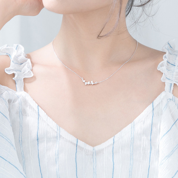 Napi női nyaklánc virágos elemmel