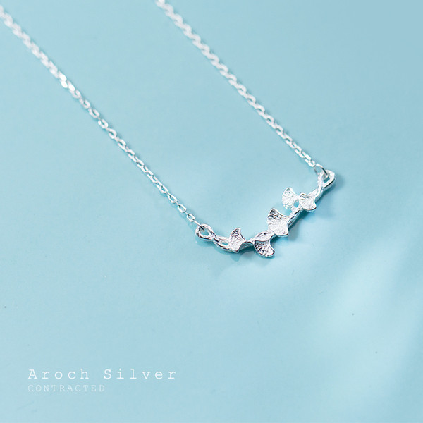 Napi női nyaklánc virágos elemmel