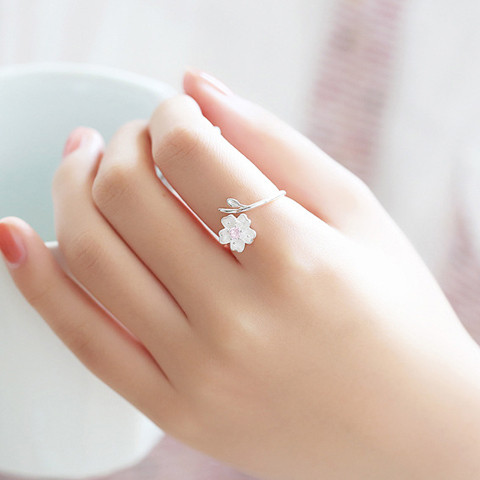 Κομψό δαχτυλίδι κυρίες με έγχρωμη πέτρα