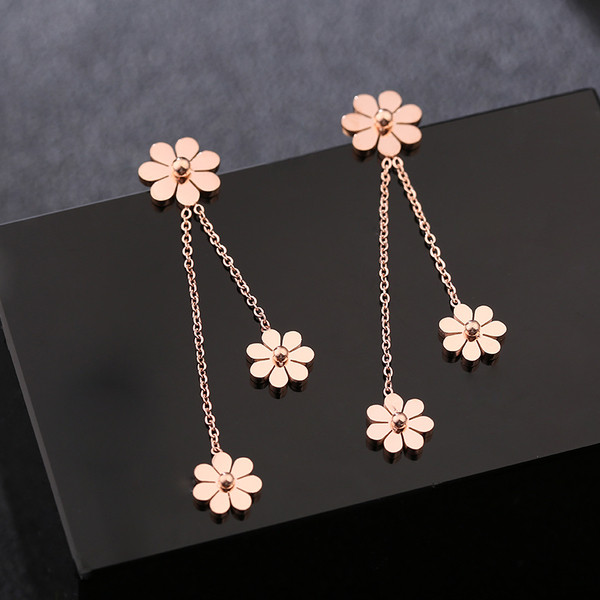 Cercei casual dama de culoare aurie cu pandantive