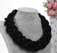 Colier elegant de dama cu efect stralucitor in mai multe culori