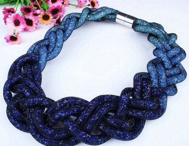 Colier elegant de dama cu efect stralucitor in mai multe culori