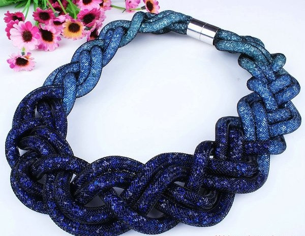 Colier elegant de dama cu efect stralucitor in mai multe culori