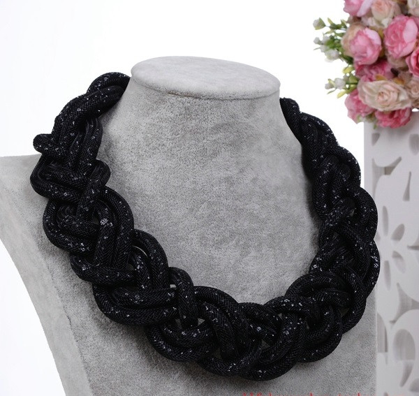 Colier elegant de dama cu efect stralucitor in mai multe culori