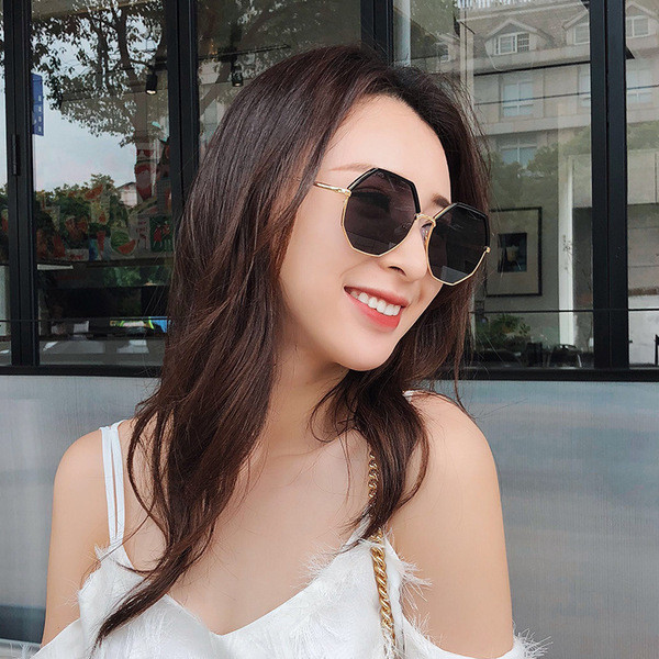 Vékony keretű napszemüveg több színben