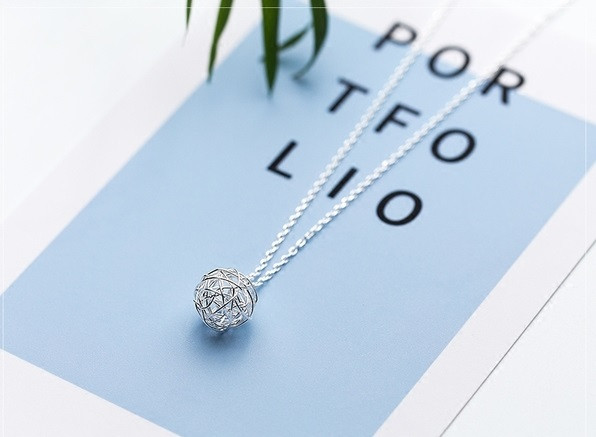 Hétköznapi ezüst nyaklánc nőknek