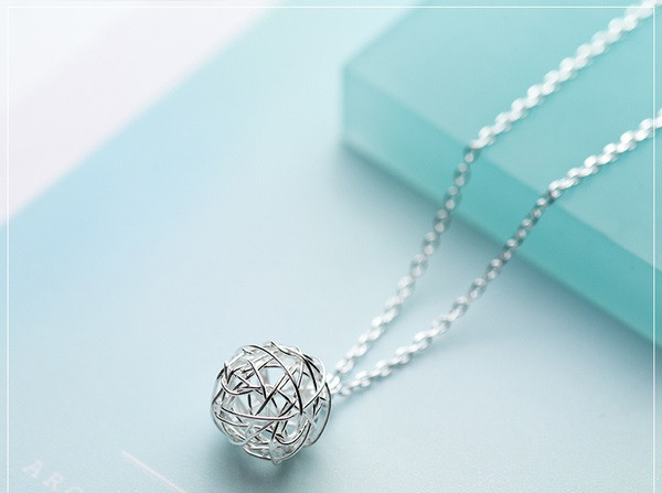 Hétköznapi ezüst nyaklánc nőknek