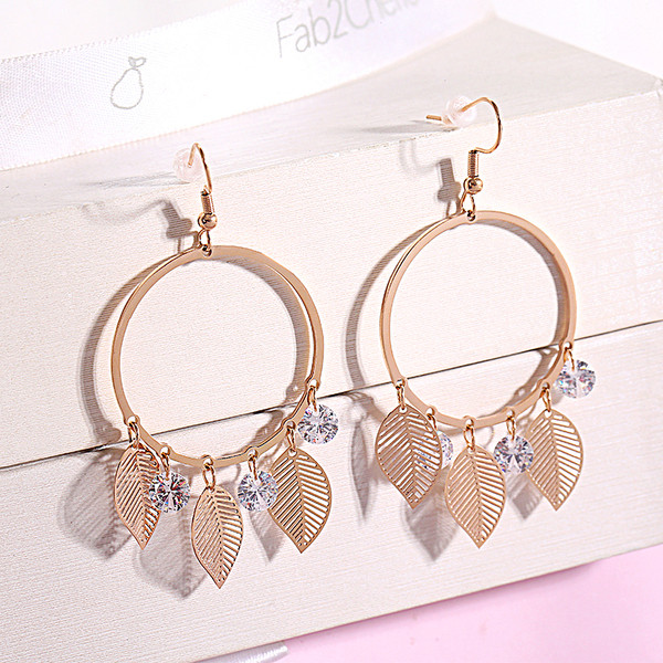 Cercei rotunzi de dama cu pandantive si pietre decorative