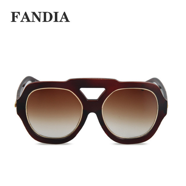 Μοντέρνα ανδρικά γυαλιά ηλίου σε διάφορα χρώματα