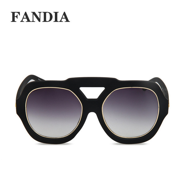 Μοντέρνα ανδρικά γυαλιά ηλίου σε διάφορα χρώματα