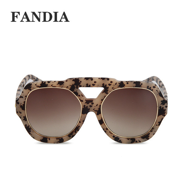 Μοντέρνα ανδρικά γυαλιά ηλίου σε διάφορα χρώματα