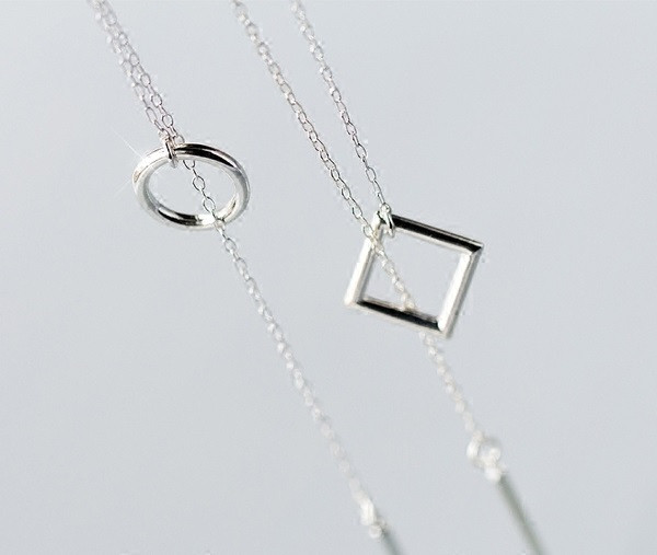 Stílusos női nyaklánc medállal két modell