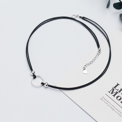 Vékony női choker fém elemekkel