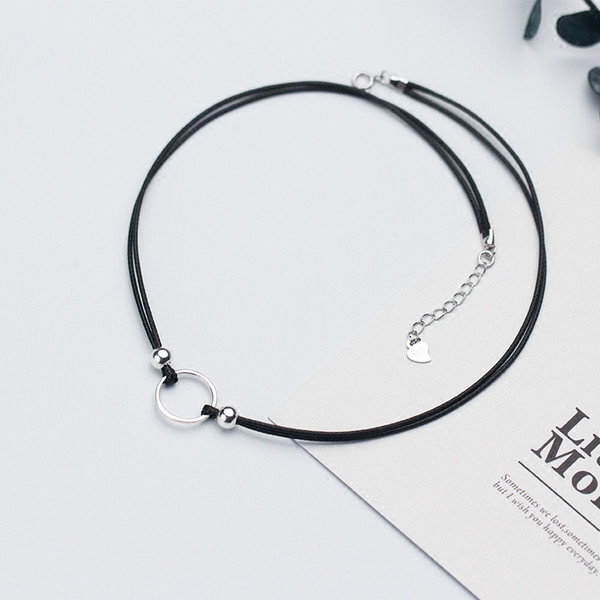 Vékony női choker fém elemekkel