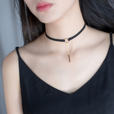 Modern női choker fém medállal
