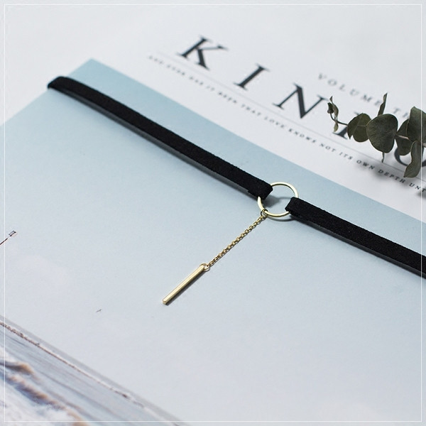 Σύγχρονη κυλινδρική κουβέρτα με μεταλλικό κρεμαστό κόσμημα