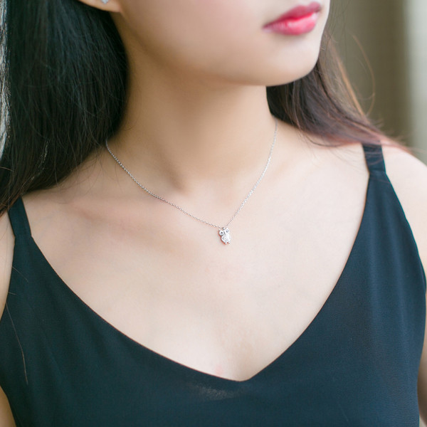 Modern női lánc fém elemmel