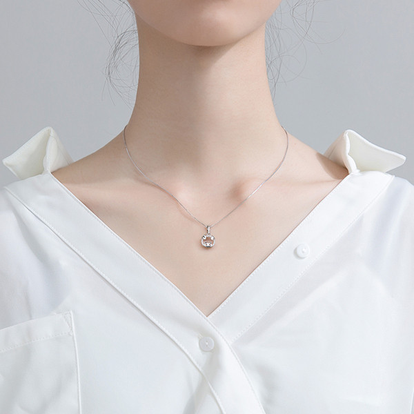 Modern női lánc díszkövekkel