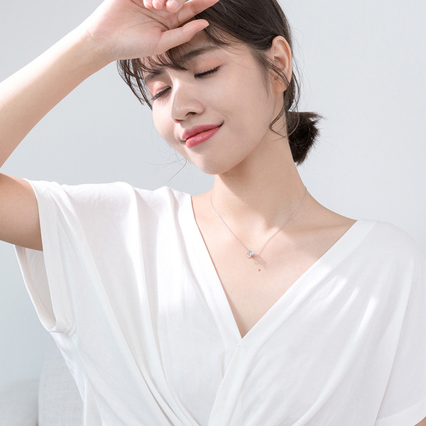 Modern női nyaklánc koronával, két színben