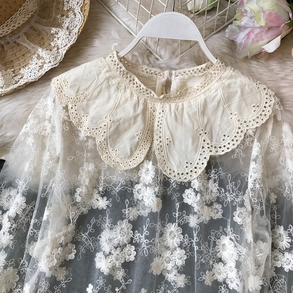 Camasa de dama transparenta din dantela in alb si bej