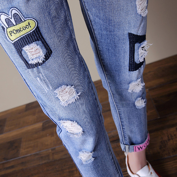 Blugi de dama moderni cu talie inalta si motive rupte