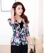 Stílusos női kabát virágos motívumokkal és 3/4-es ujjakkal