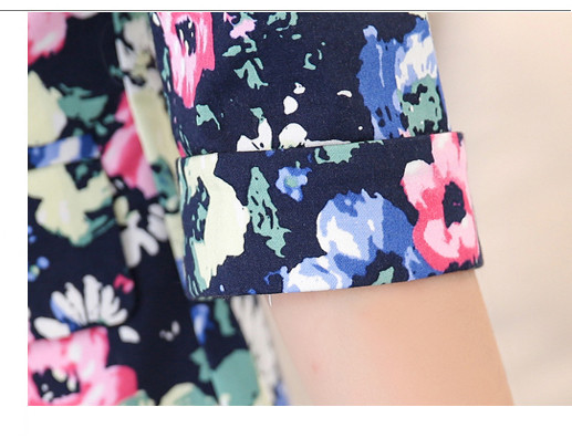 Stílusos női kabát virágos motívumokkal és 3/4-es ujjakkal