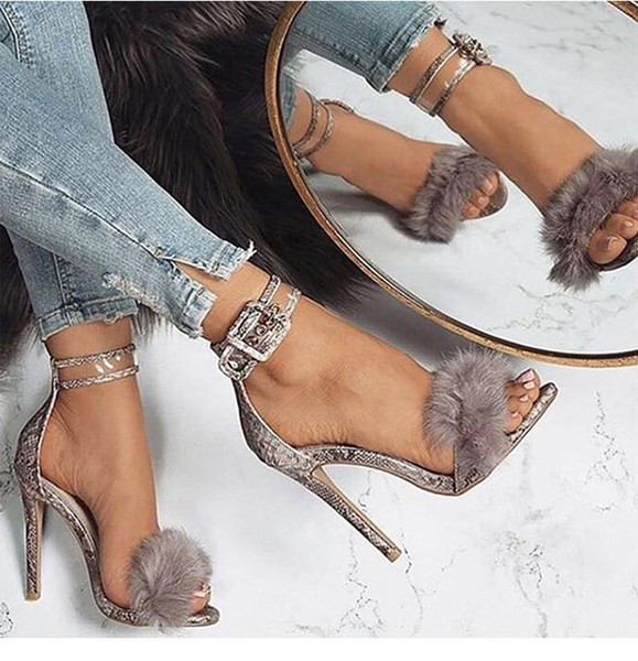 Κομψά γυναικεία σανδάλια σε δύο χρώματα