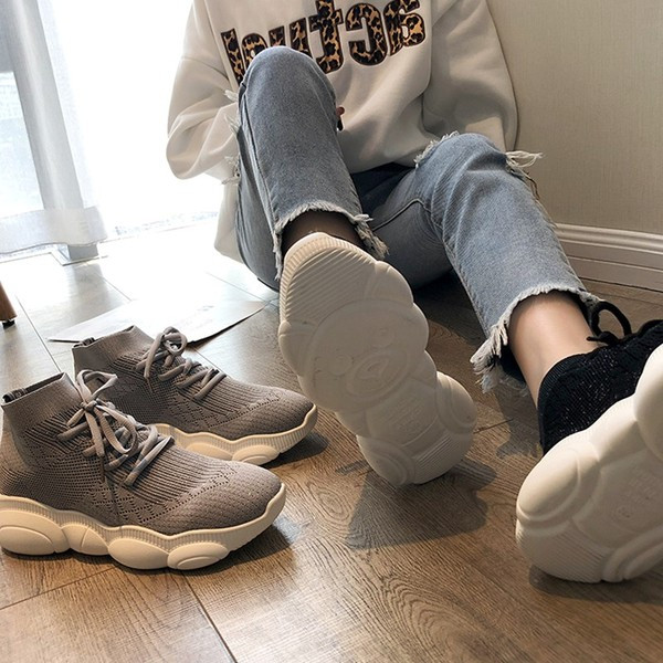 HIT Τρέχοντα κυρίες παπούτσια με ενδιαφέρουσες σόλες σε μαύρο και γκρι