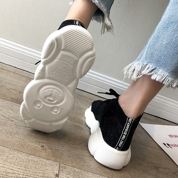 HIT Τρέχοντα κυρίες παπούτσια με ενδιαφέρουσες σόλες σε μαύρο και γκρι