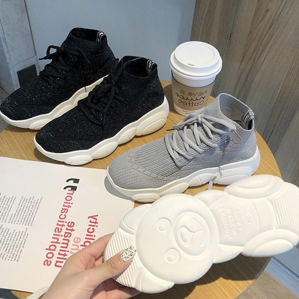 HIT Τρέχοντα κυρίες παπούτσια με ενδιαφέρουσες σόλες σε μαύρο και γκρι