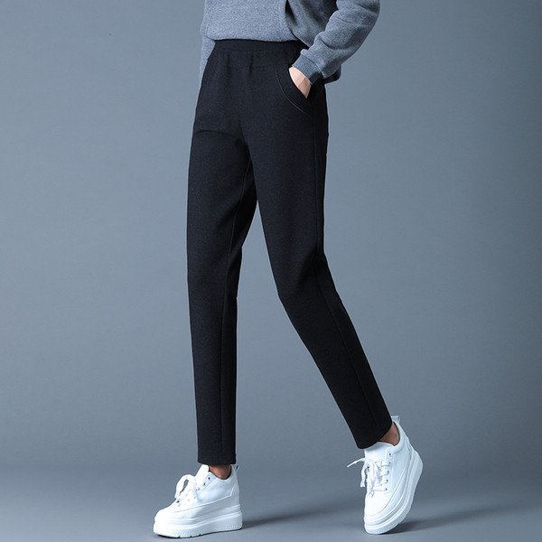 Női alkalmi nadrág fekete színben, magas derékkal