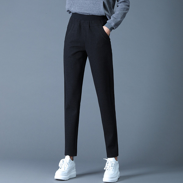 Női alkalmi nadrág fekete színben, magas derékkal