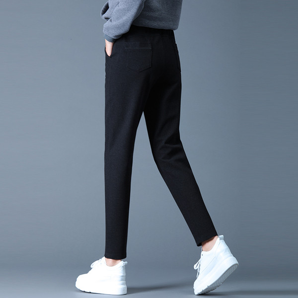 Női alkalmi nadrág fekete színben, magas derékkal