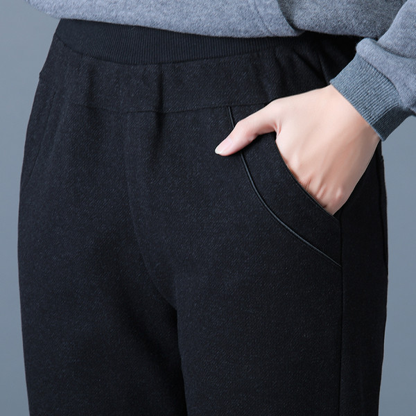 Női alkalmi nadrág fekete színben, magas derékkal